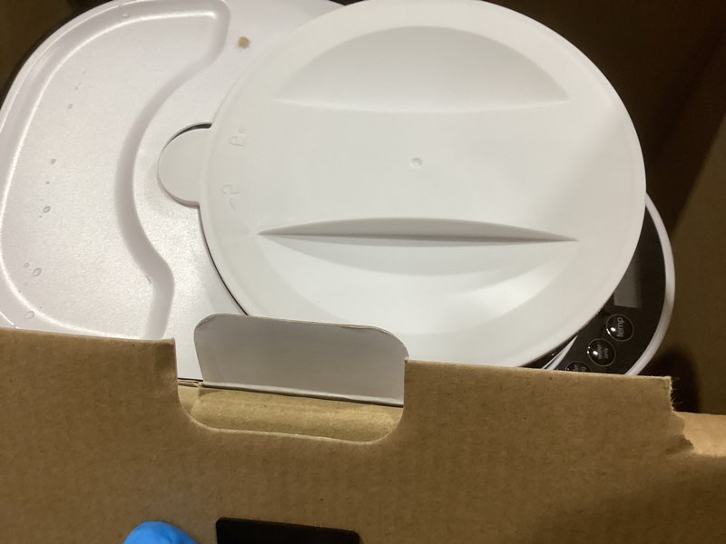 Condition photo showing New/Like New for baby brezza new and improved formula pro advanced formula dispenser machine - automatically mix a warm formula bottle instantly - easily make bottle with automatic powder blending, white