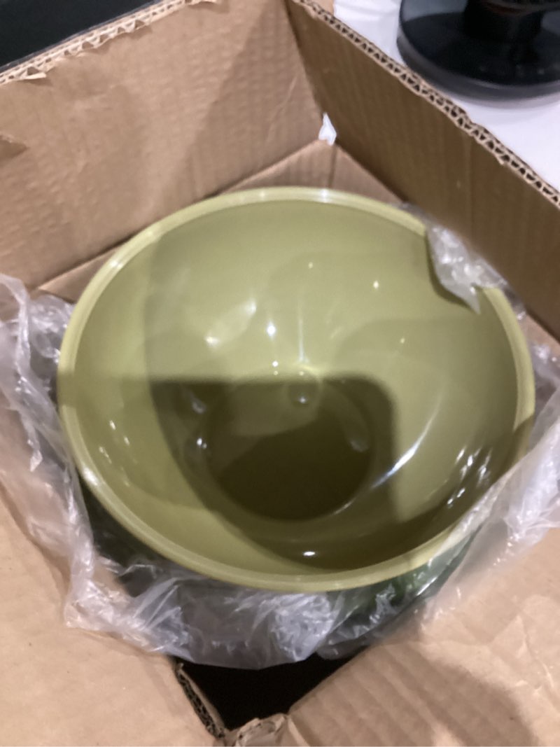 Condition photo showing Good Condition for 4-Piece Plastic Mixing Bowl Set, 113oz Lightweight Serving Bowls, Large Salad Bowls for Baking,Prepping, Cooking and Serving Food, Dishwasher & Microwave Safe Green-10in without lids