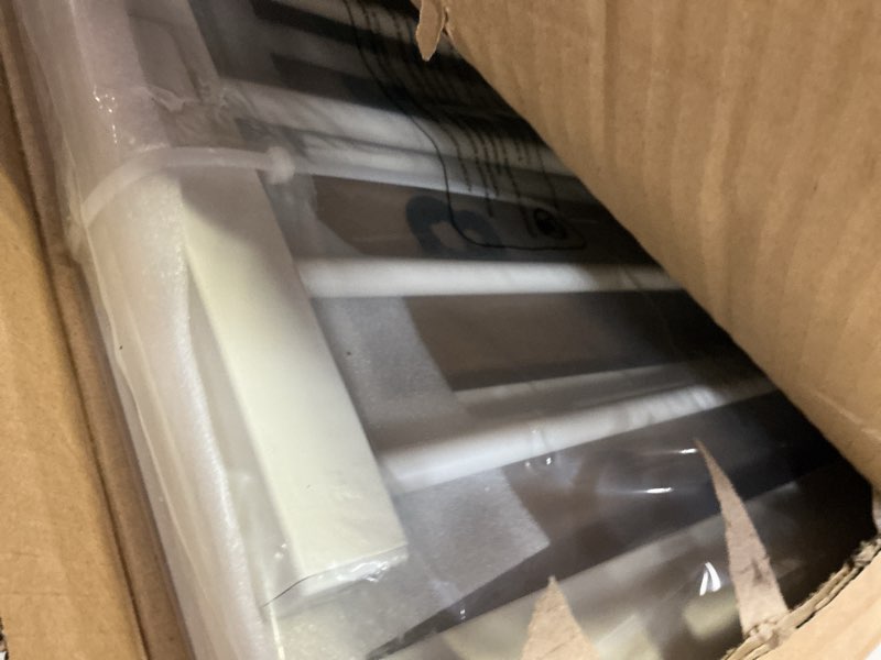 Condition photo showing Good Condition for babelio safety gate door fits for stairs, narrow and wide doorways with auto close, easy install, no drilling, pressure mounted for baby, child, pets, dog/puppy, 26''-40'', white white 30"tall 26"-40" wide