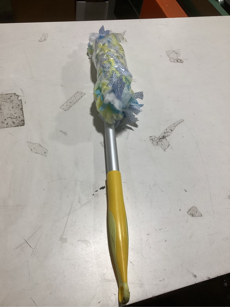 Condition photo showing Good Condition for Swiffer Duster Heavy Duty 3 ft Extendable Handle Starter Kit with 3 Refills 4 Piece Set