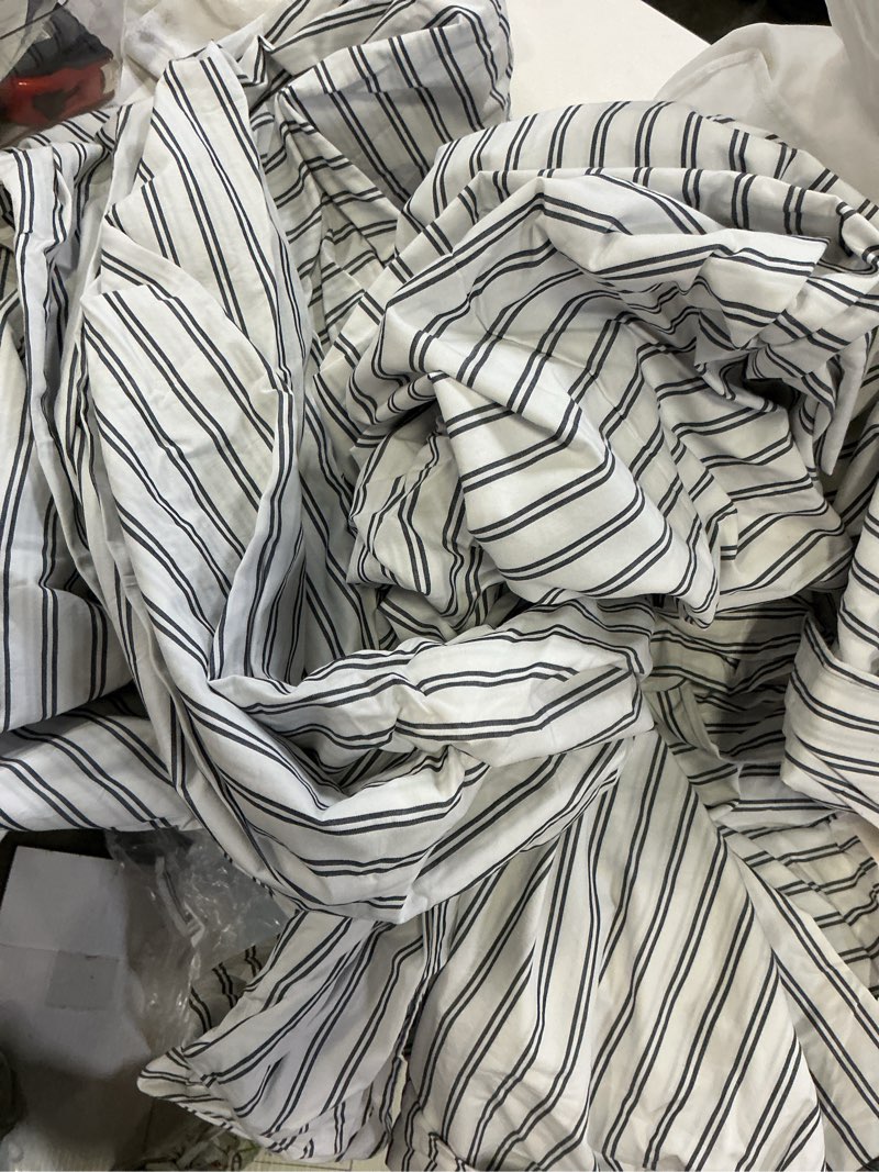 Condition photo showing Good Condition for classic organic percale duvet cover, full/queen, double stripe navy