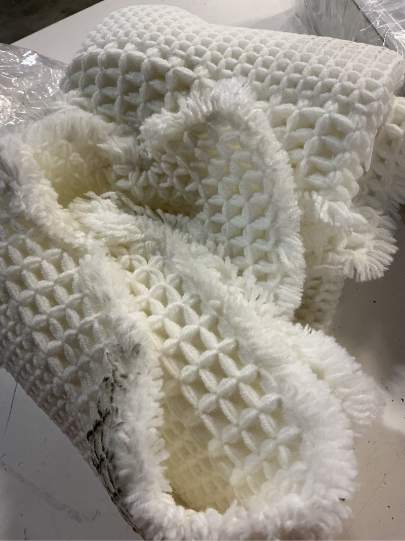 Condition photo showing Good Condition for resare waffle bath mat for bathroom, super absorbent bathroom rugs non slip machine washable, ultra soft quick dry boho bath rugs with tassels for floor, upgraded bordered design, 24"x36" white 2' x 3' (rectangular) white