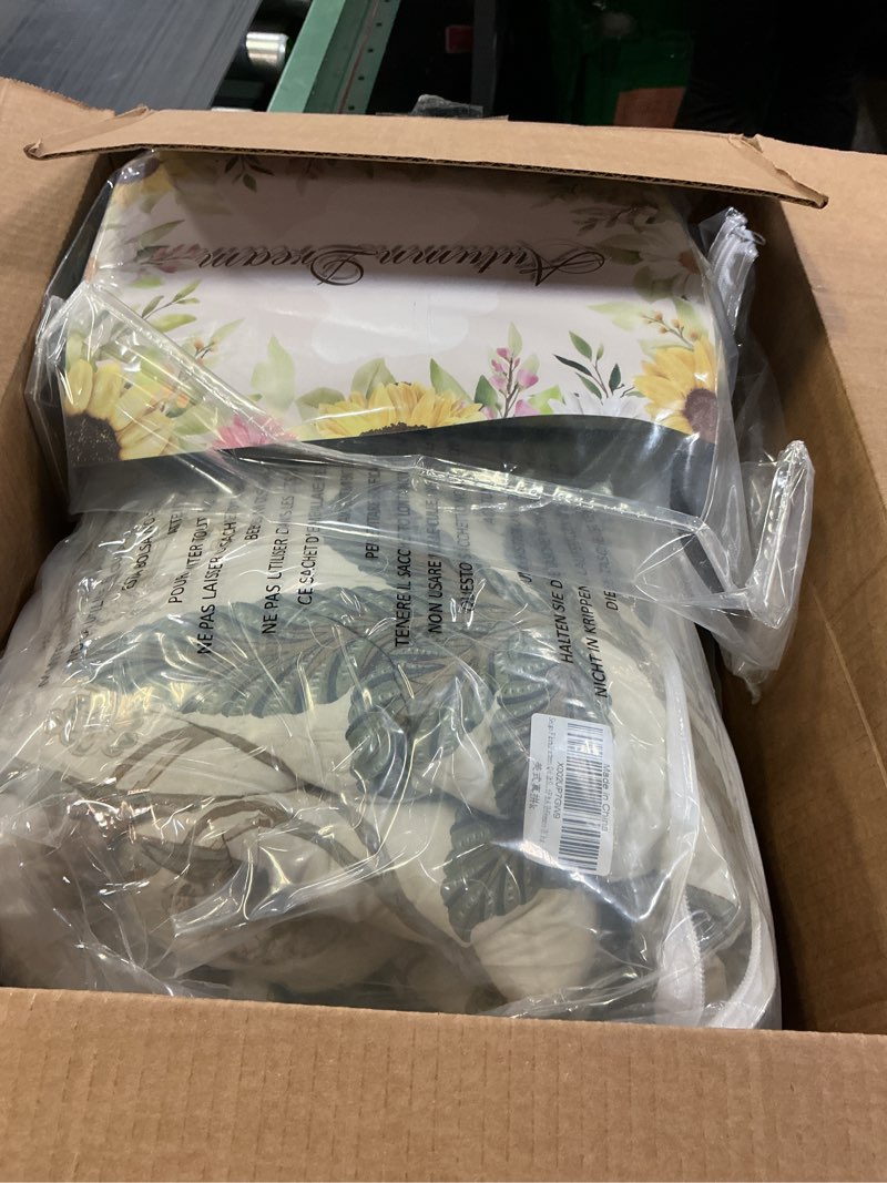 Condition photo showing Good Condition for Secgo King Size Comforter Set- 100% Cotton Quilt King Size Set, Green, Sage bedspreads (96 * 108 Inch) with 2 Pillow Shams, Patchwork Reversible Lightweight Bedding King(98"x106") Sage
