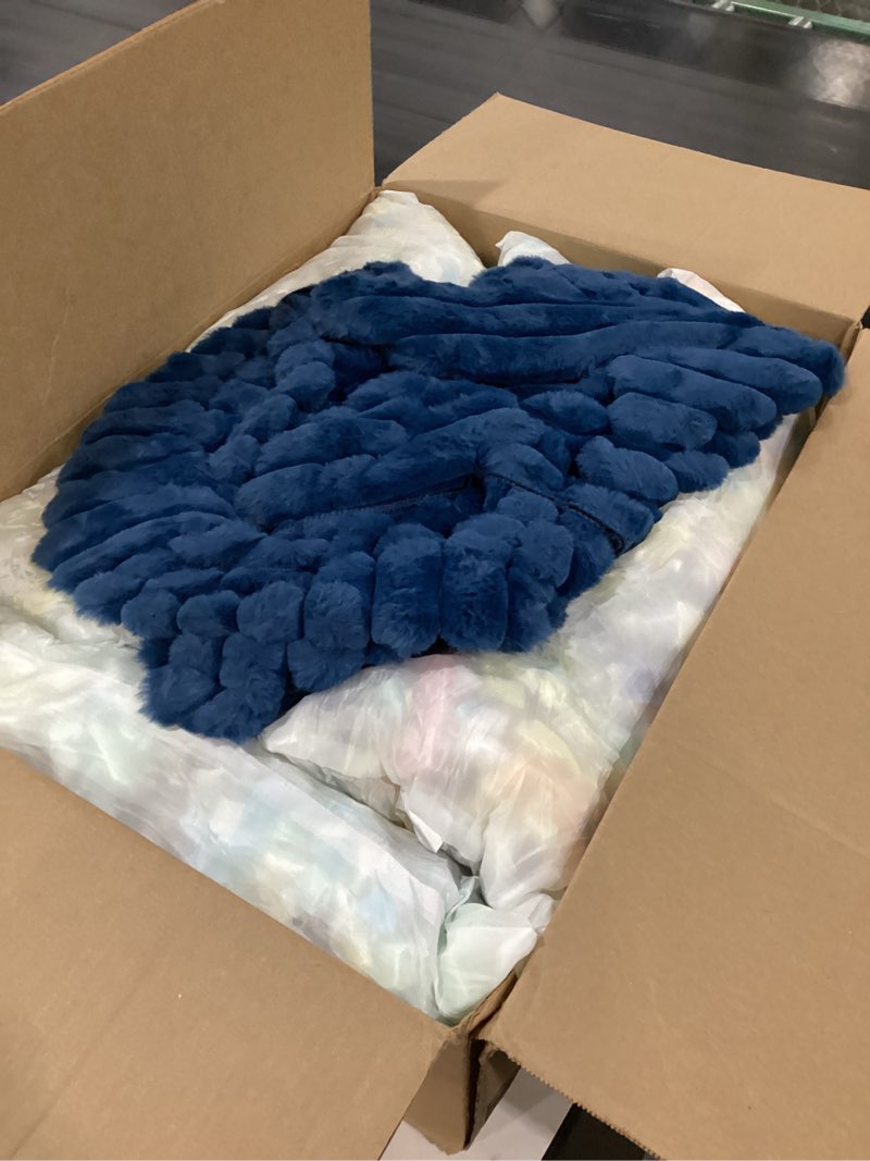 Condition photo showing As Is for Bedsure ComfyFleece™ Cute Dog Beds Large Sized Dog - Washable Furry Pet Beds, Rectangle Orthopedic Corduroy Fleece Puppy Beds with Removable Zipper Cover, 25x21x7 inches,Night Blue 25.0"L x 21.0"W x 7.0"Th Night Blue