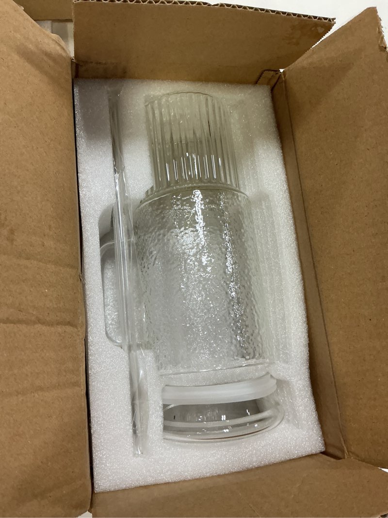 Condition photo showing Good Condition for 32oz Glass Cups with Handle Lids and Straws, Borosilicate Glass Tumblers for Iced Coffee, Smoothies, Fruit Drinks. Reuseable Glasses Cups for Cold/Hot Water (glass lid 1 pack)