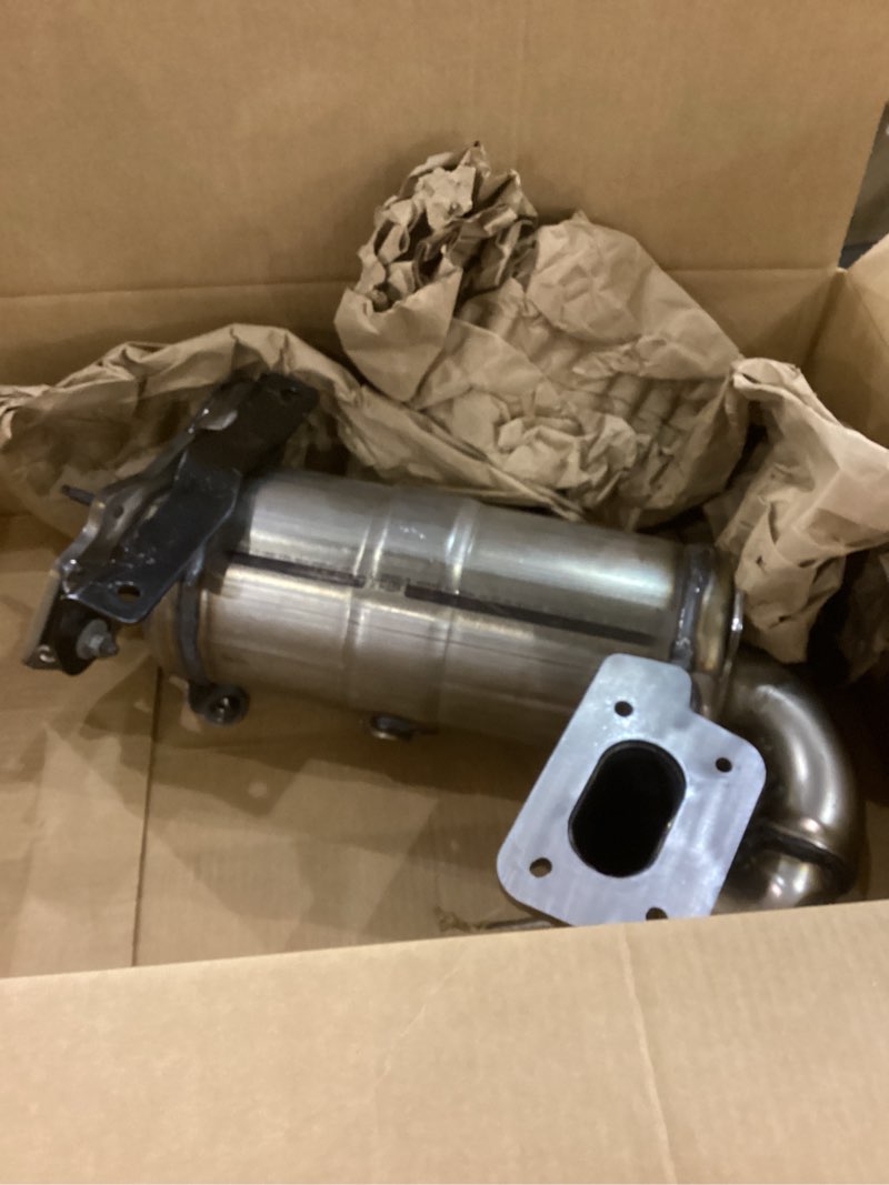 Condition photo showing Good Condition for GM Genuine Parts 55492953 3-Way Catalytic Converter with Flange, Brace, Gasket, Label, Bolts, and Nuts