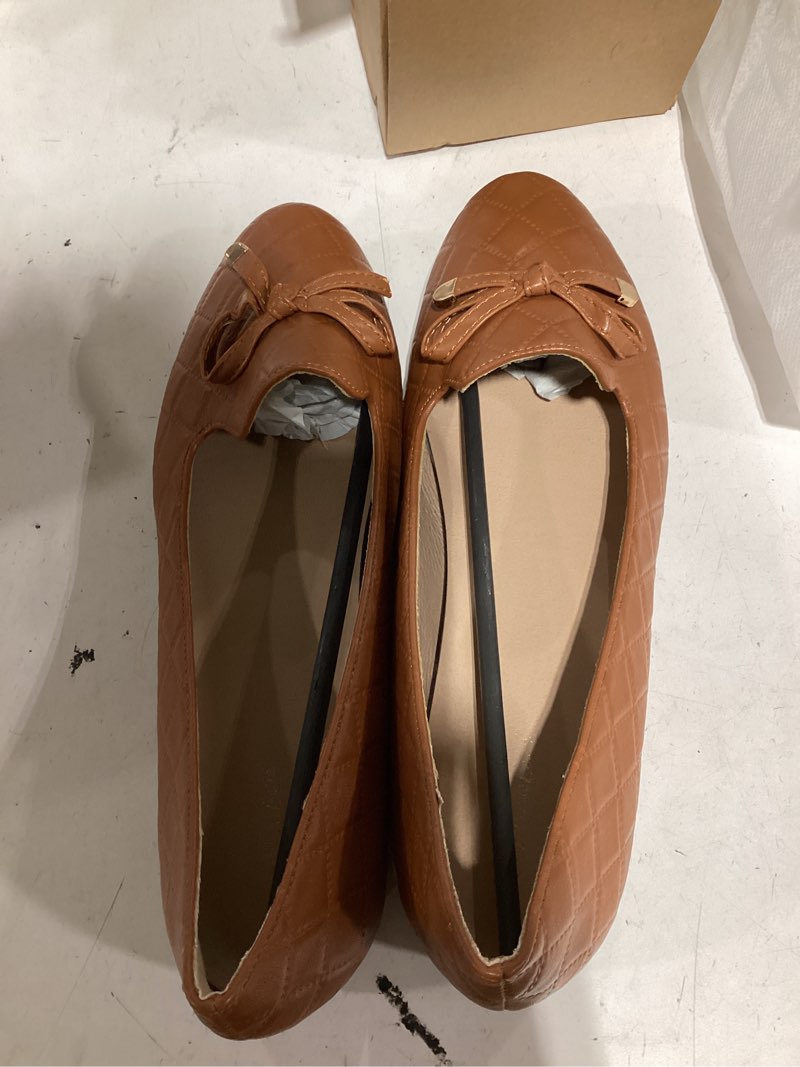 Condition photo showing As Is for venuscelia women's serenity bow flat shoe 9 camel