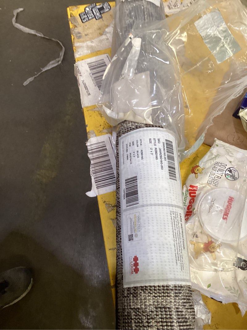 Condition photo showing New/Like New for nuLOOM Moroccan Blythe Accent Rug, 2x3, Black Black 2' x 3'