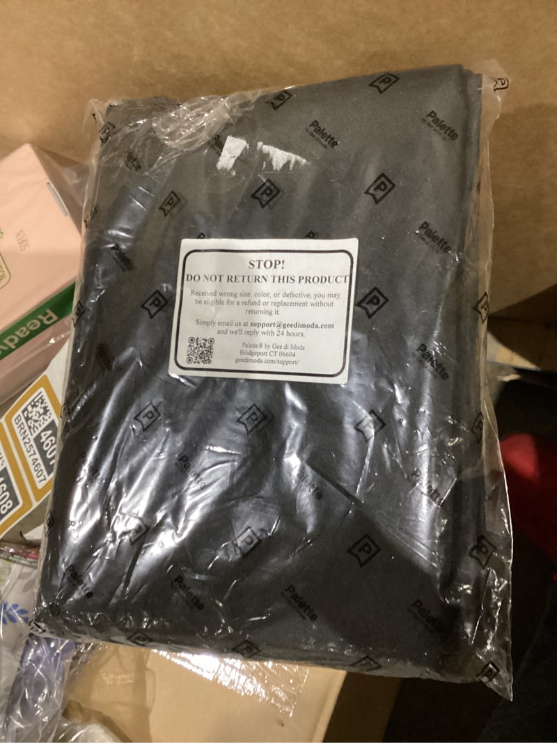 Condition photo showing Good Condition for Rectangle table cloth