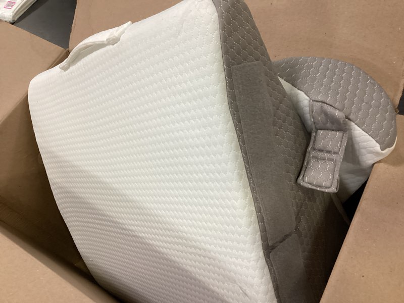 Condition photo showing Good Condition for bedluxe wedge pillow headboard, 3pcs orthopedic bed wedge pillows set for after surgery, adjustable pillow wedge for acid reflux&back pain relief, sleeping, back pillow for bed sitting up, white/grey