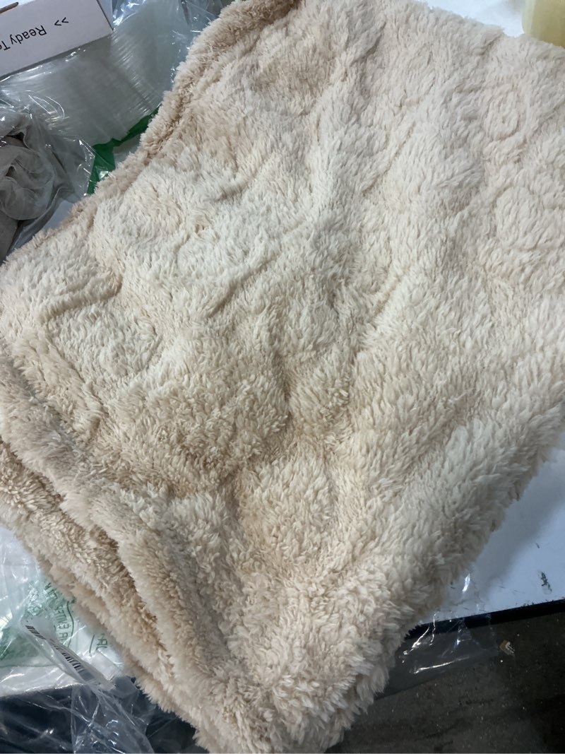 Condition photo showing Good Condition for Yurhap Fleece Baby Blanket Heart Checkered, Ultra Soft Cozy Baby Blankets for Boys Girls, Fluffy Infant Toddler Newborn Receiving Gifts for Crib Stroller 30"x40" (Khaki) 01 Khaki 30"x40"