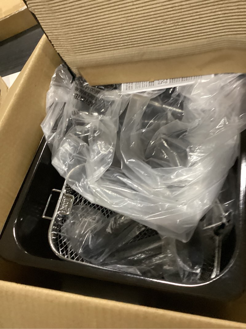 Condition photo showing Good Condition for hamilton beach electric deep fryer with 3 baskets and lid, 4.5 liters / 19 cups oil capacity, temperature control, view window, professional style, 1800 watts, stainless steel (35034) 4.5 liters / 19 cups oil capacity three frying baskets, stainless steel