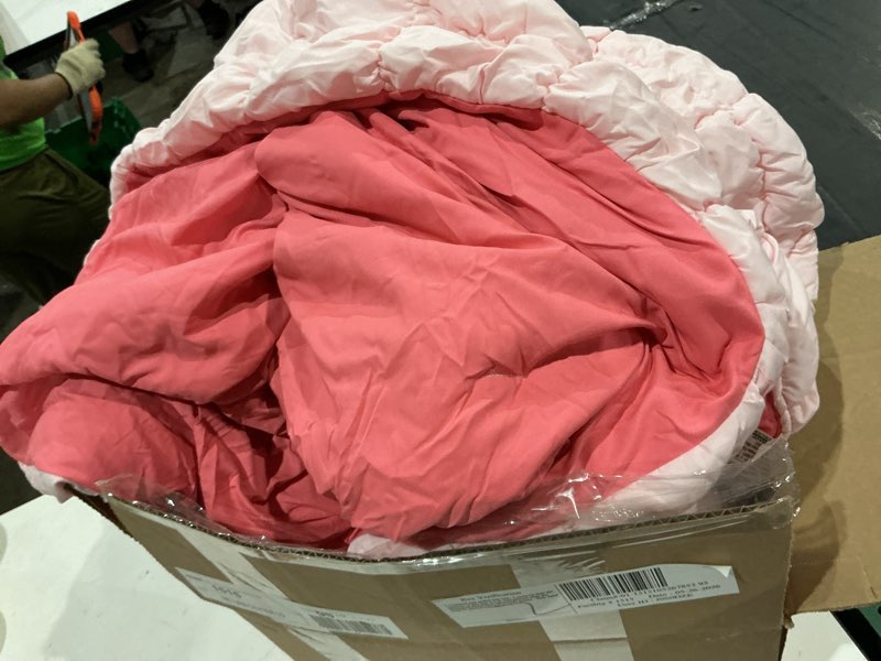 Condition photo showing As Is for hig 3pc pink twin/twin xl comforter set - all season reversible down alternative bedding comforter - quilted duvet insert with corner tabs - box stitched blanket - breathable, soft, fluffy