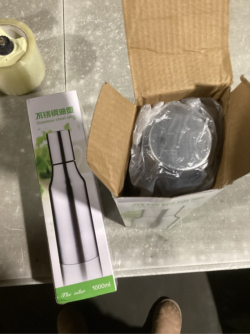 Condition photo showing New/Like New for Foraineam 2 Pieces Olive Oil Dispenser Bottle 30 oz (900ml) Stainless Steel Leakproof Kitchen Oil Bottles