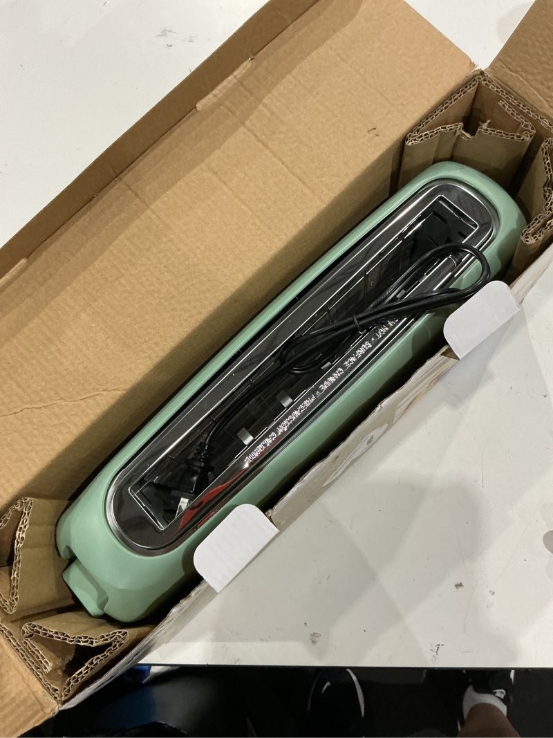 Condition photo showing Good Condition for bella 2 slice slim toaster, fits-anywhere™ kitchenware, 6 setting shade control with reheat & cancel buttons, fits sourdough, 10” long slot, anti jam & auto shutoff, 900 watt, seaglass 2 slice sea glass