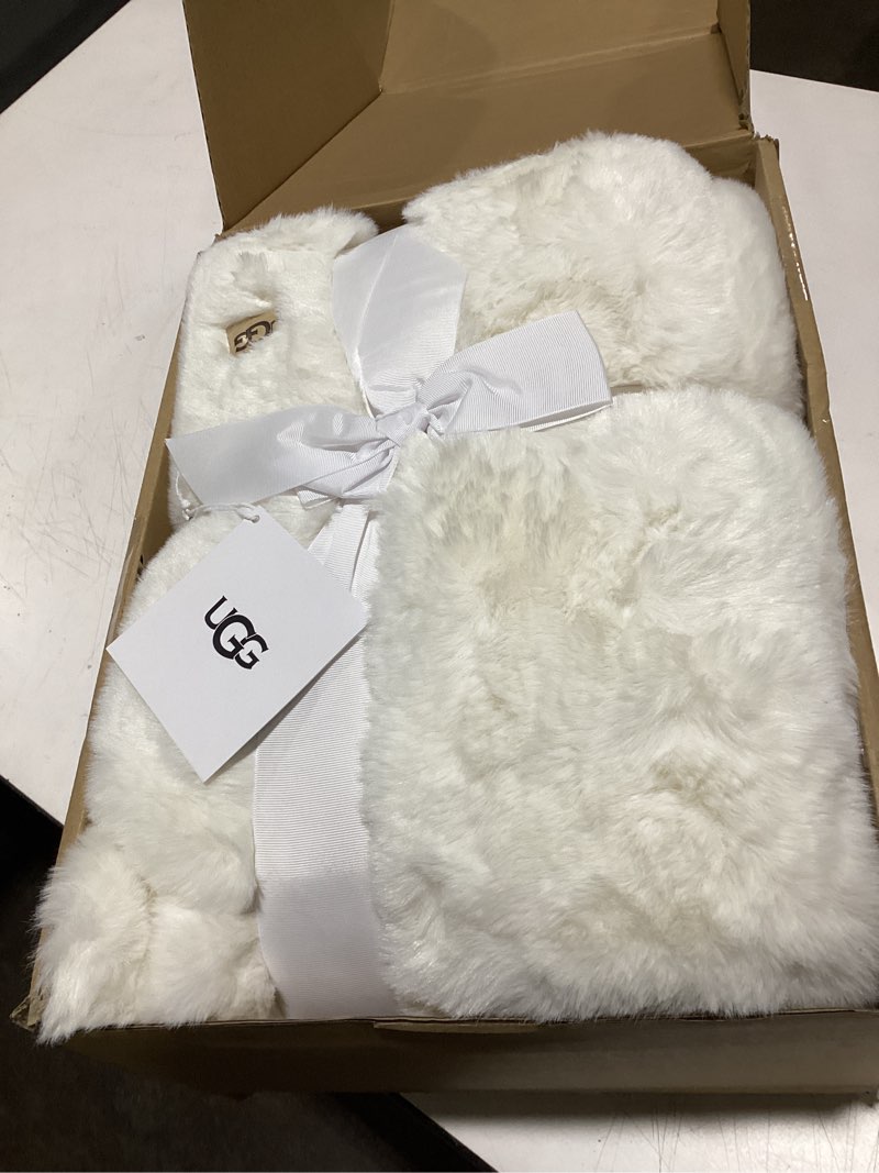 Condition photo showing Good Condition for UGG Euphoria Faux Fur Throw Blanket, Warm Fluffy Throw for Couch or Bed, Luxury Bedroom Decor, Fluffy Blankets, Machine Washable, 50-inch x 70-inch, White Snow White Throw