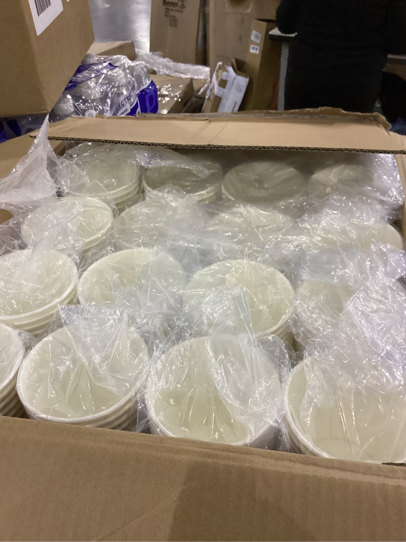 Condition photo showing As Is for Amazon Basics Disposable Coffee Cups, 10 ounces, Paper, 1000 Count (Pack of 1), White 10 fl oz 1000 Count