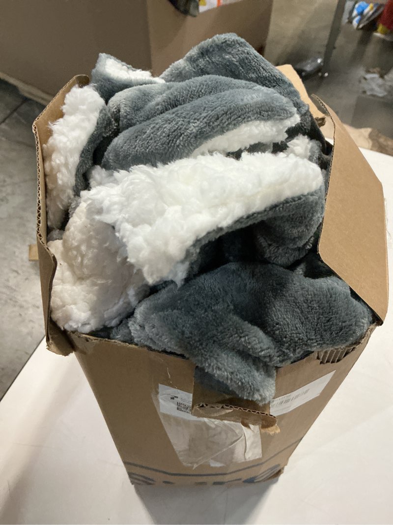 Condition photo showing Good Condition for Bedsure GentleSoft Sherpa Fleece Twin Blanket for Couch, Non-Heated, Thick and Warm Throw for Women and Men, Soft Fuzzy Plush Blanket for Winter, Grey, 60x80 Inches Twin (60" x 80") 01 - Grey
