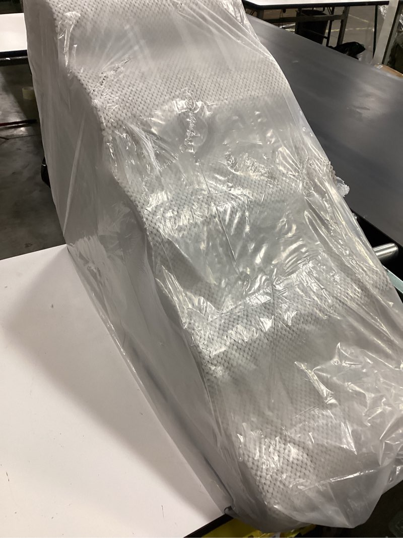 Condition photo showing Good Condition for 5 Step Dog Stairs for High Bed – Pet Steps for Small Dogs, Non-Slip Dog Ramp with Washable Cover, Pet Ladder for High Beds,Light Grey Light Grey 5 5-step (H22.4")