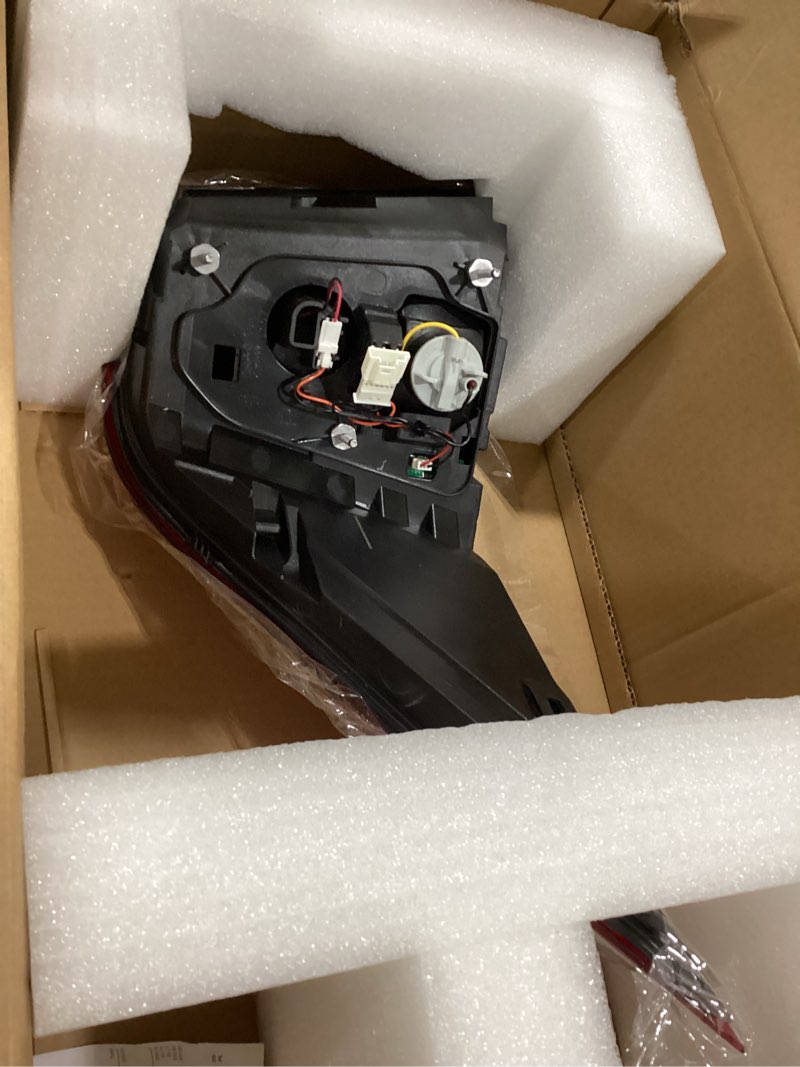 Condition photo showing Good Condition for xqsmwf right passenger side led outer tail light assembly, replaces #1669063401 mb2805107, compatible with mercedes-benz w166 ml350 ml550 2012-2015 rh rear lamp assembly