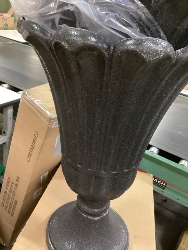 Condition photo showing Good Condition for similar petal shape 15.75 in. w x 23.62 in. h large black plastic planter urns with drainage hole, set of 2