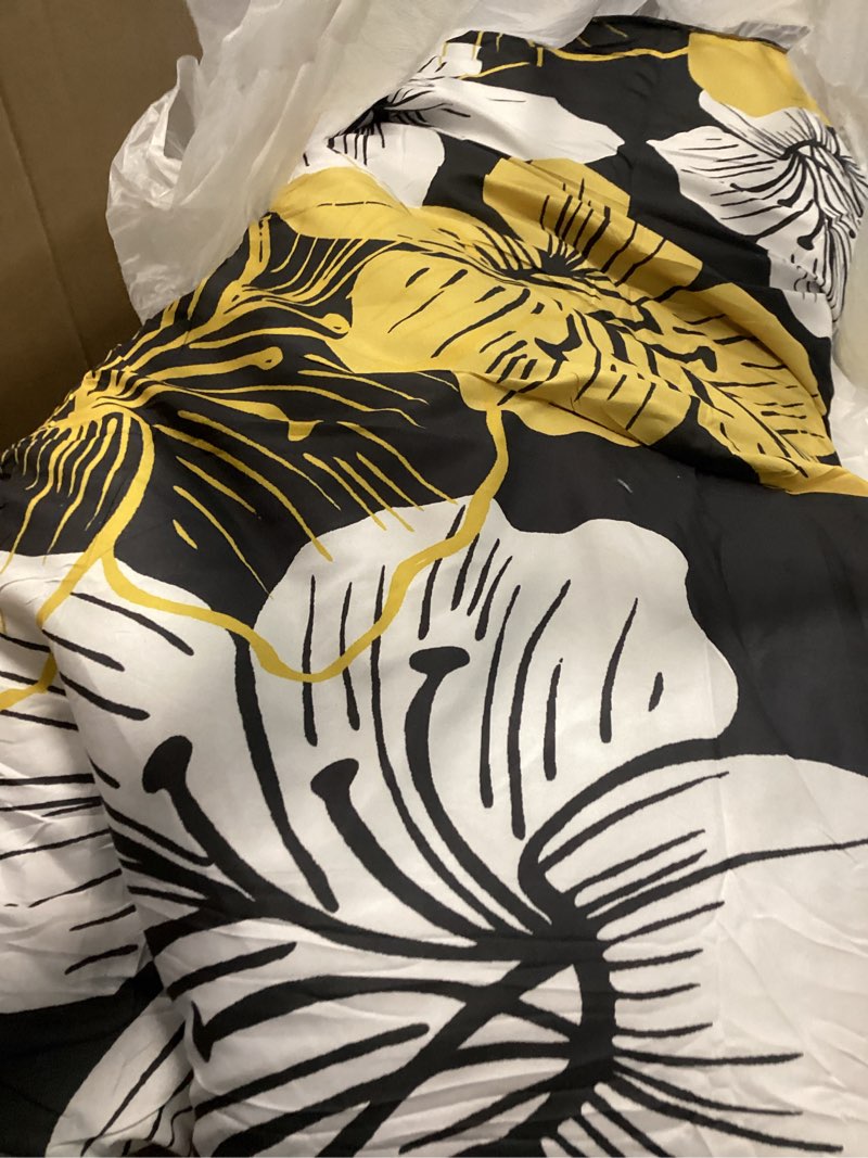 Condition photo showing As Is for Menghomeus Full Comforter Set Black/Gold Floral Bedding Comforter Sets - Soft Microfiber Bed Comforter Set for All Season 3 Piece Botanical Flowers Comforter, Pillowcases Full Black / Gold