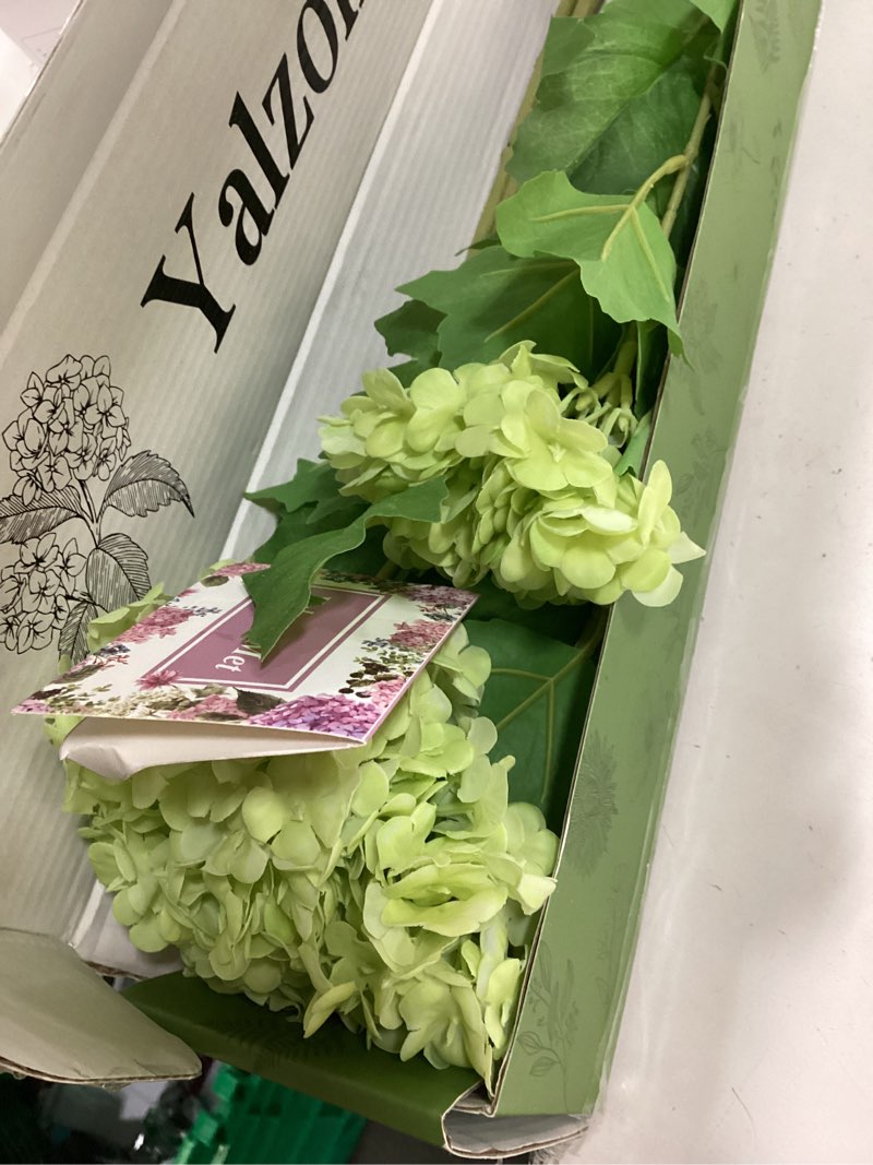 Condition photo showing Good Condition for RUZUQE YalzoneMet 4pcs Viburnum Artificial Flower Snowball 26.8'' Long Stem Green Small Hydrangea Flower Real Touch Lifelike Latex Flower for Home Christmas Decoration Xmas Table Flower