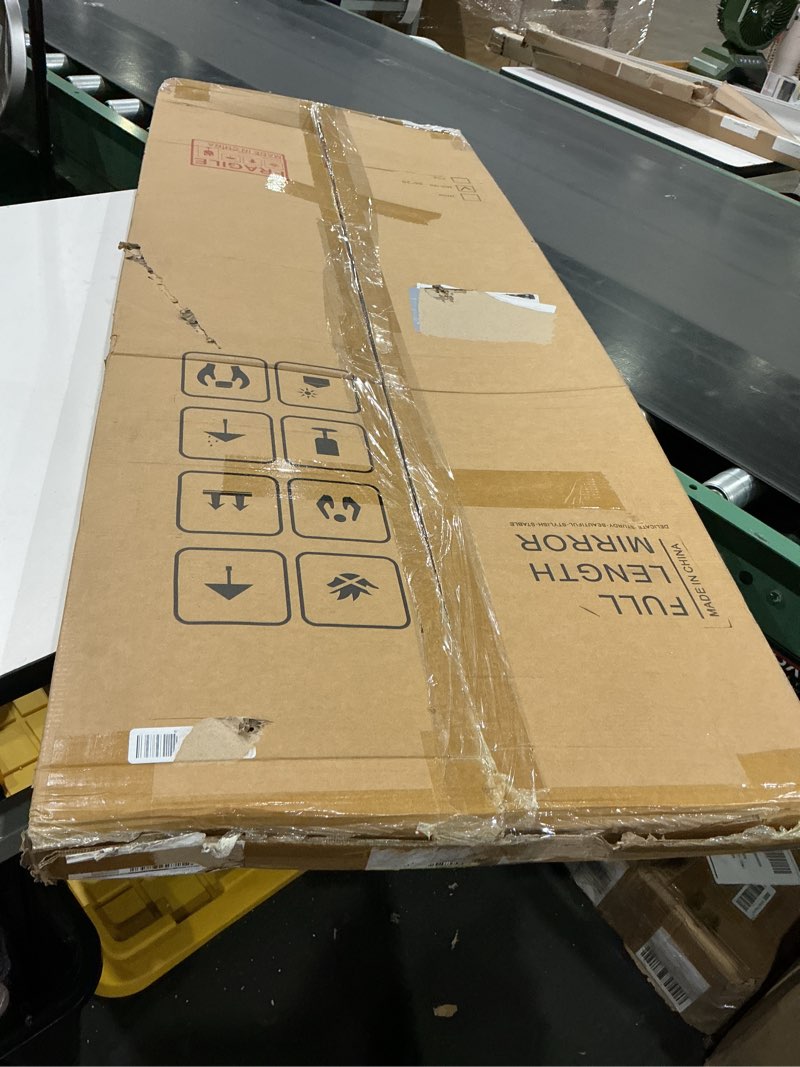 Condition photo showing Good Condition for full length mirror