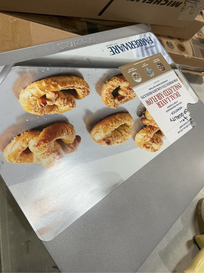 Condition photo showing New/Like New for Farberware Insulated Bakeware Nonstick Cookie Baking Sheet, 15.5" x 20", Light Gray
