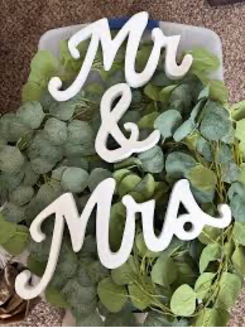 Small Vintage Mr & Mrs White Wooden Letters Wedding Stand Sign Stand Figures Decor Wedding Present Home Decoration