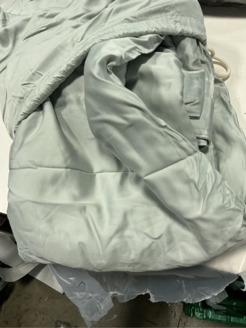 Condition photo showing Good Condition for classic organic percale duvet cover set, full/queen, mist