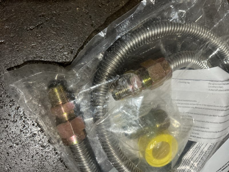 Condition photo showing Good Condition for possibly missing  pieces everbilt 69014hdn gas range installation kit stainless steel 5/8\" x 48\"