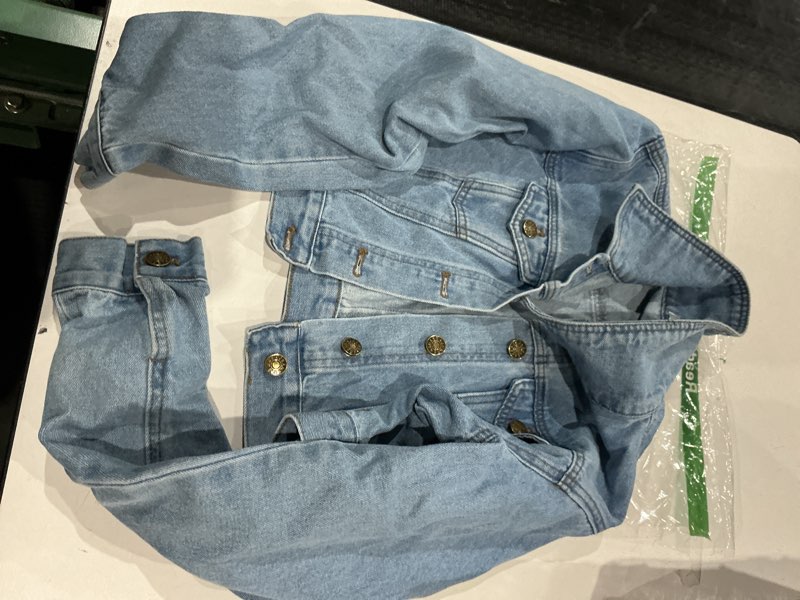 Condition photo showing Good Condition for women's button down long sleeve cropped denim jean jacket with pockets medium clear blue