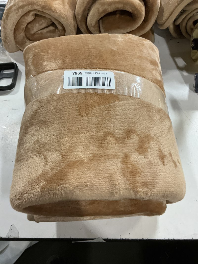 Condition photo showing Good Condition for Smiry Memory Foam Bath Mat 36x24, Extra Soft and Absorbent Bathroom Mats, Non Slip Washable Carpet for Floor, Shower and Tub, Camel Camel Rectangular 36" x 24"