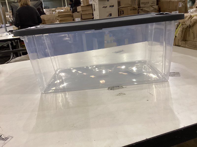 Plastic storage container