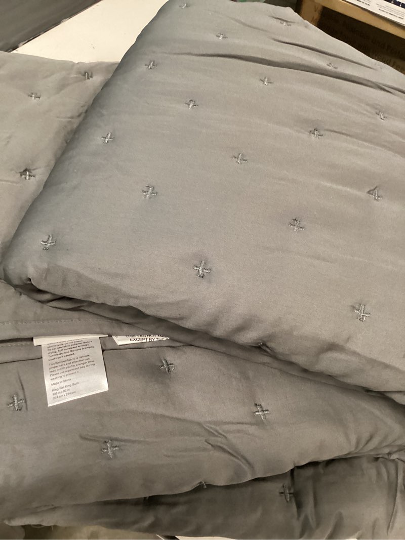 Condition photo showing Good Condition for (dark grey) king/cal king quilt grey