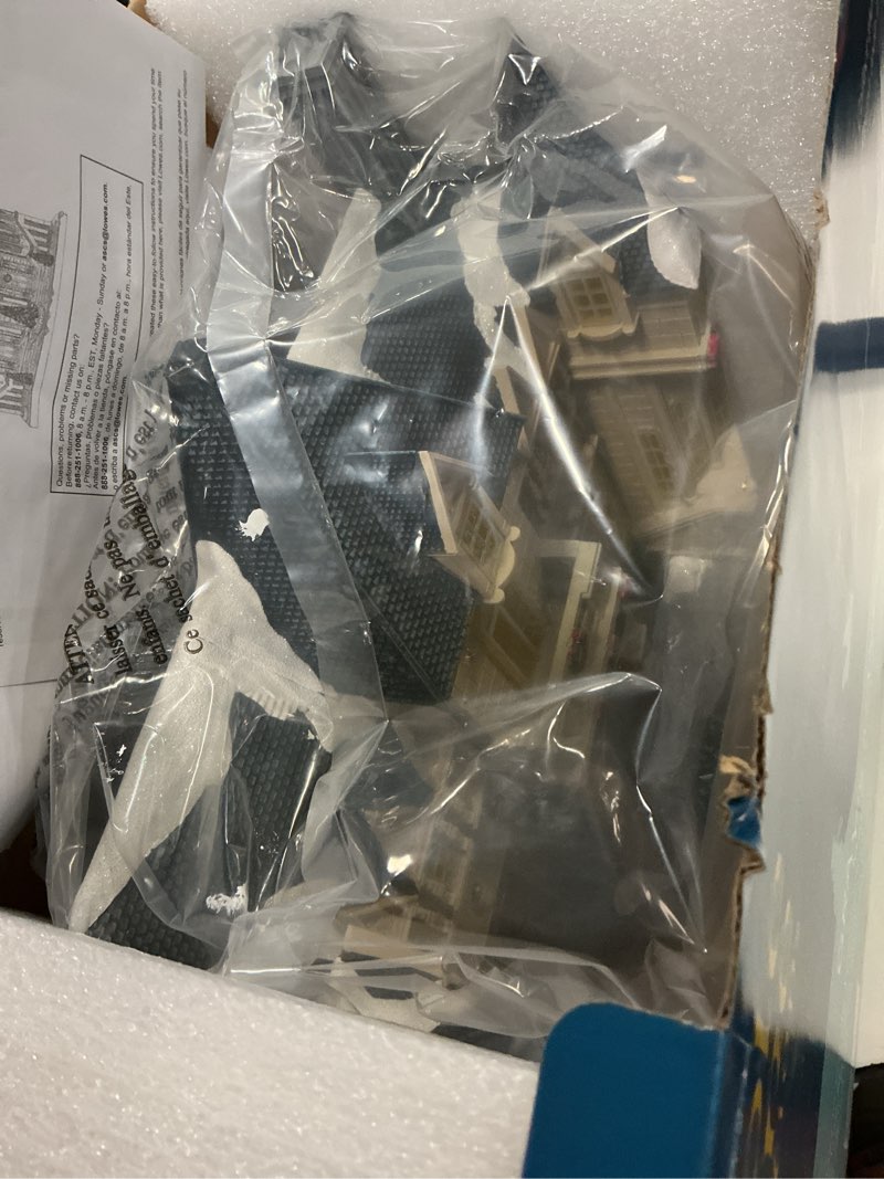 Condition photo showing Good Condition for Carole Towne Lighted Musical Building