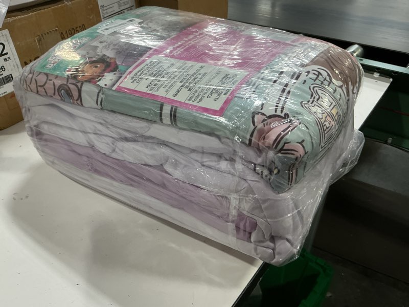 Condition photo showing As Is for dreamworks gabby's dollhouse cakey, mercat and pandy kids bedding super soft comforter and sheet set, 5 piece full size, by franco. gabby's dollhouse 5 piece full size