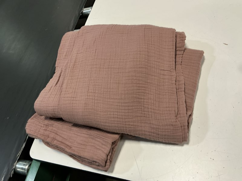 Condition photo showing Good Condition for organic cotton gauze blanket size:king 