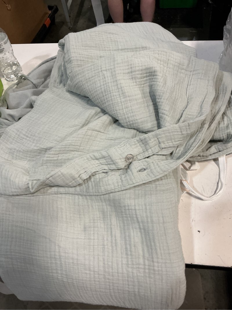 Condition photo showing New/Like New for organic airy gauze duvet cover (color: mist size: full/queen))