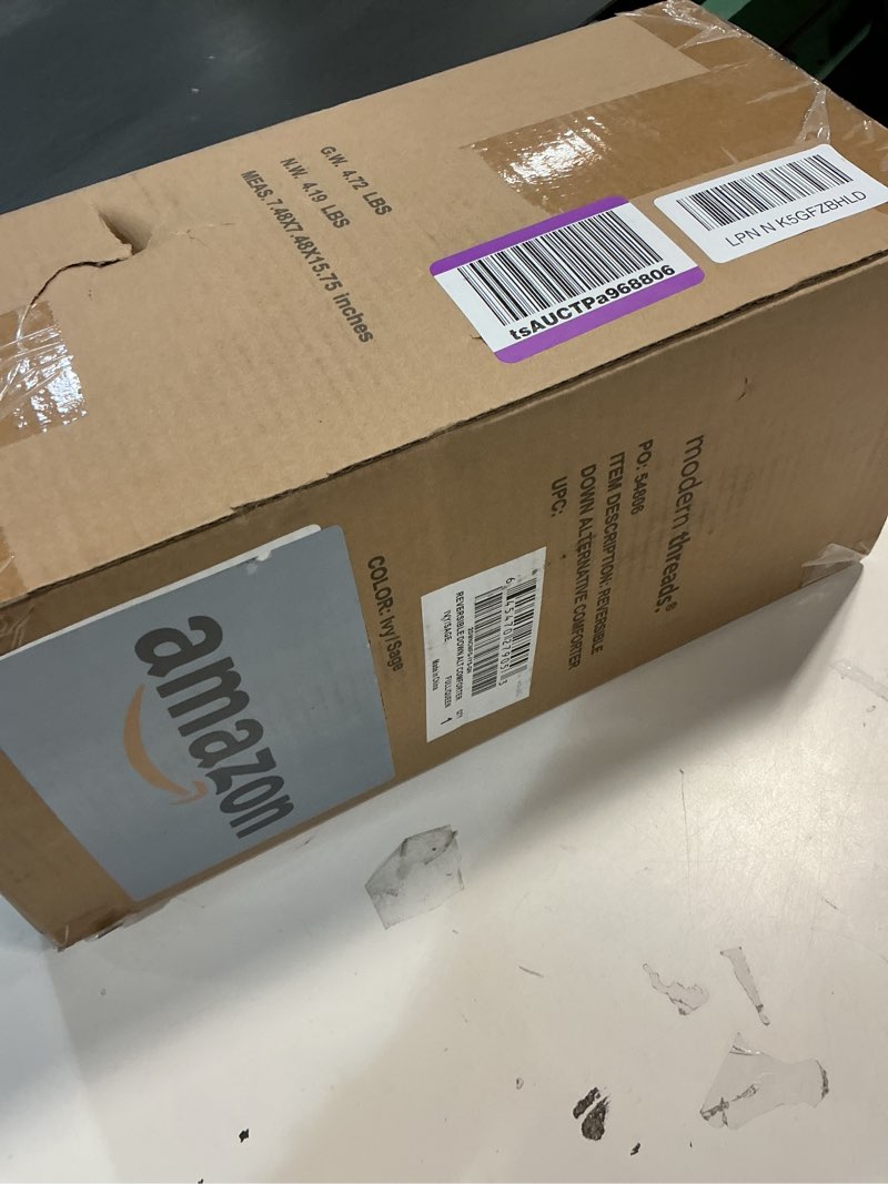 Condition photo showing Good Condition for Modern Threads Down Alternative Reversible Comforter Ivory/Sage Green Queen Queen 03 Ivory/Sage Green