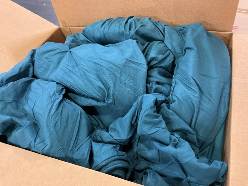Condition photo showing Good Condition for amazon basics all-season down-alternative 3-piece comforter bedding set with microfiber pillow shams, pinch pleat design, full/queen, dark teal dark teal full/queen