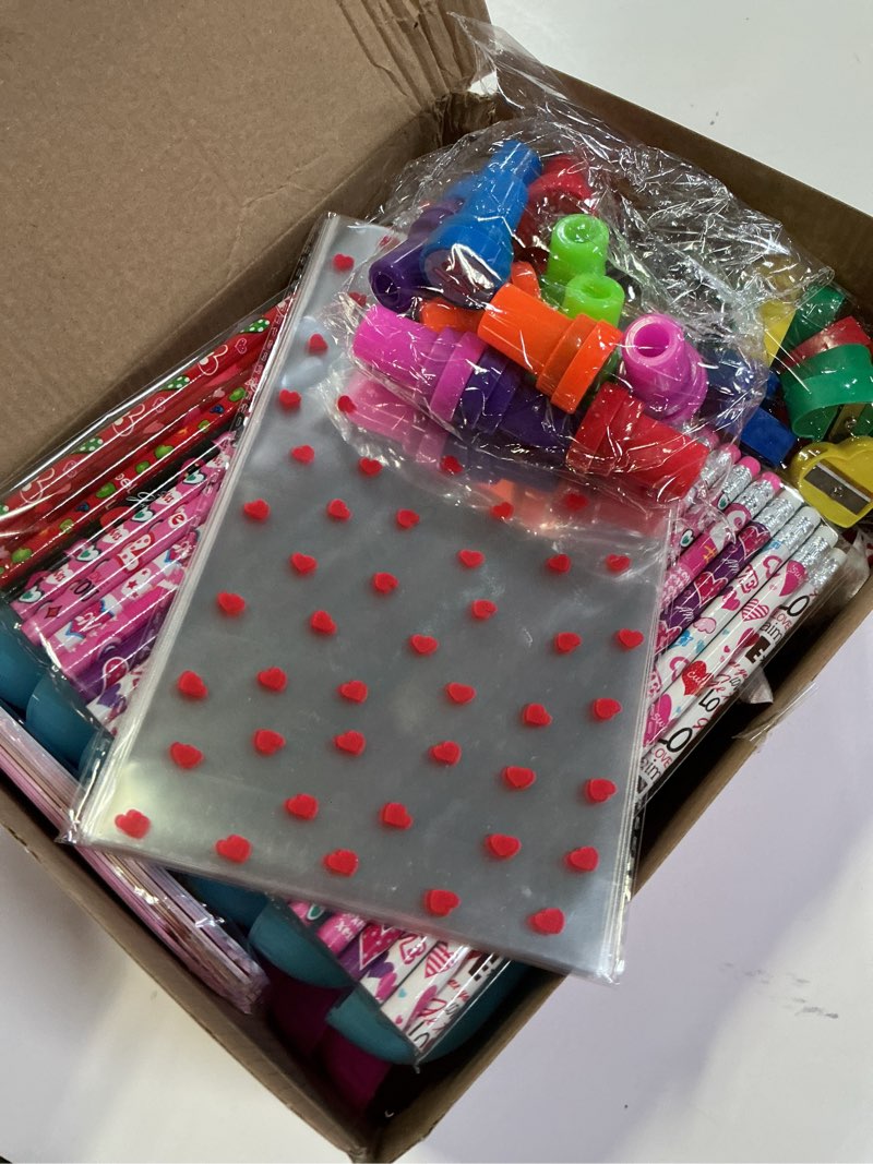 Condition photo showing New/Like New for Valentines Day Gifts for Kids - 24 Pack Valentines Day Heart-Giant Lollipop-Shaped Stationery Gift C