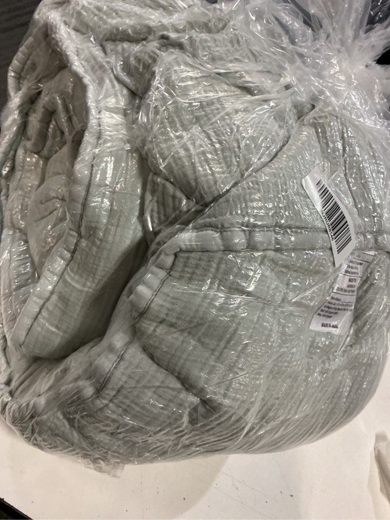 Condition photo showing Good Condition for organic cotton gauze dream quilt, full/queen, mist