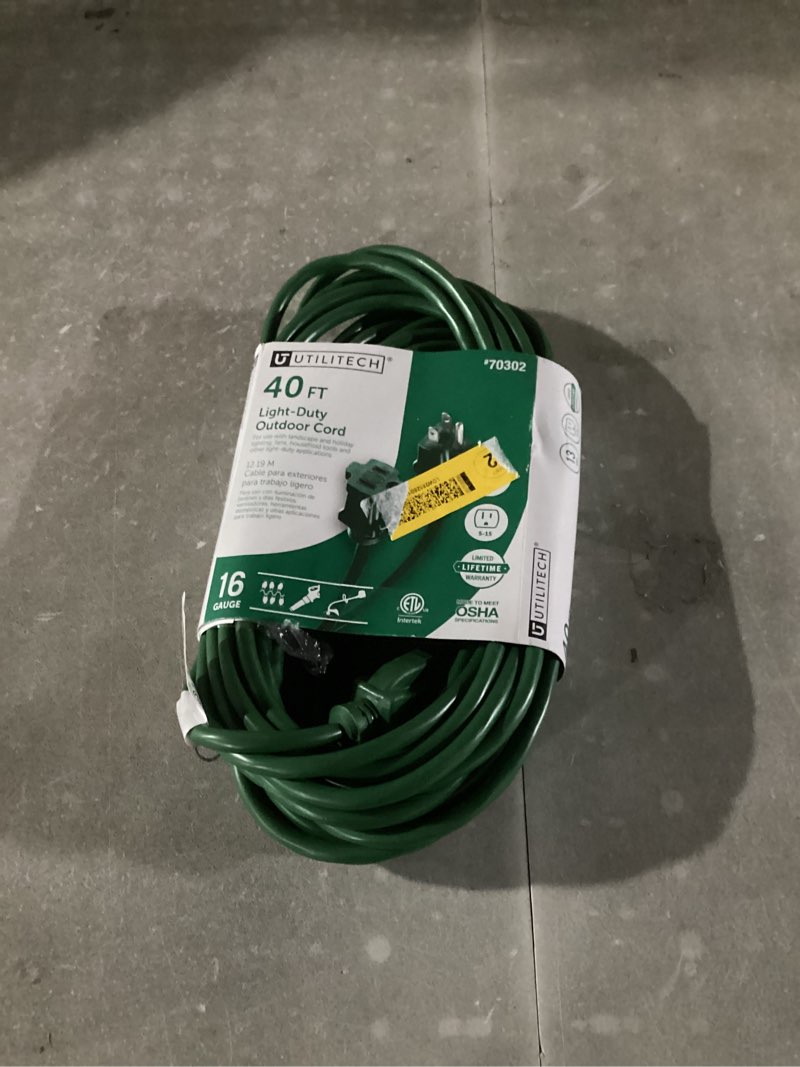 Utilitech 40-ft 16 / 3 Light Duty 3 Prong White Outdoor Extension Power Cord Item #144845 | Model #UT883628