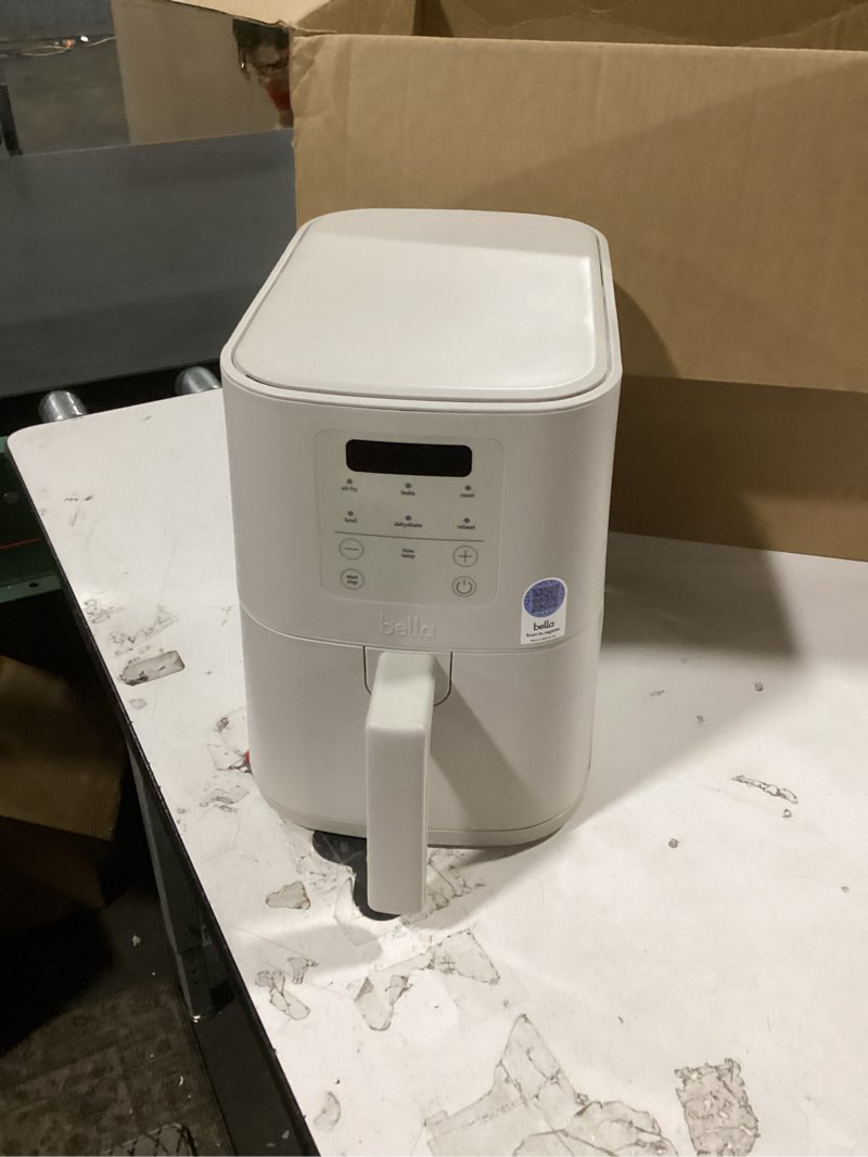 Condition photo showing Good Condition for bella 6 qt slim air fryer, fits-anywhere™ kitchenware, evergood™ ceramic nonstick coating, adjustable temperature, 6 preset cooking options, 60 min auto shutoff w audible tone, 5lb capacity, oatmilk 6 qt oatmilk