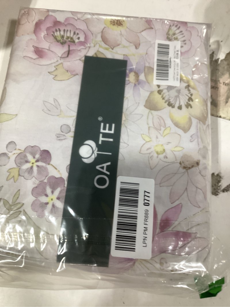 Condition photo showing Good Condition for OAITE Duvet Cover Set Queen Size Floral Pattern Ultra Soft 100% Cotton Duvet Cover Sets 3-PC, Breathable Duvet Cover with Zipper Closure & Corner Ties(2 Pillow Shams,1 Duvet Cover) Purple Flowers Queen-90" x 90"