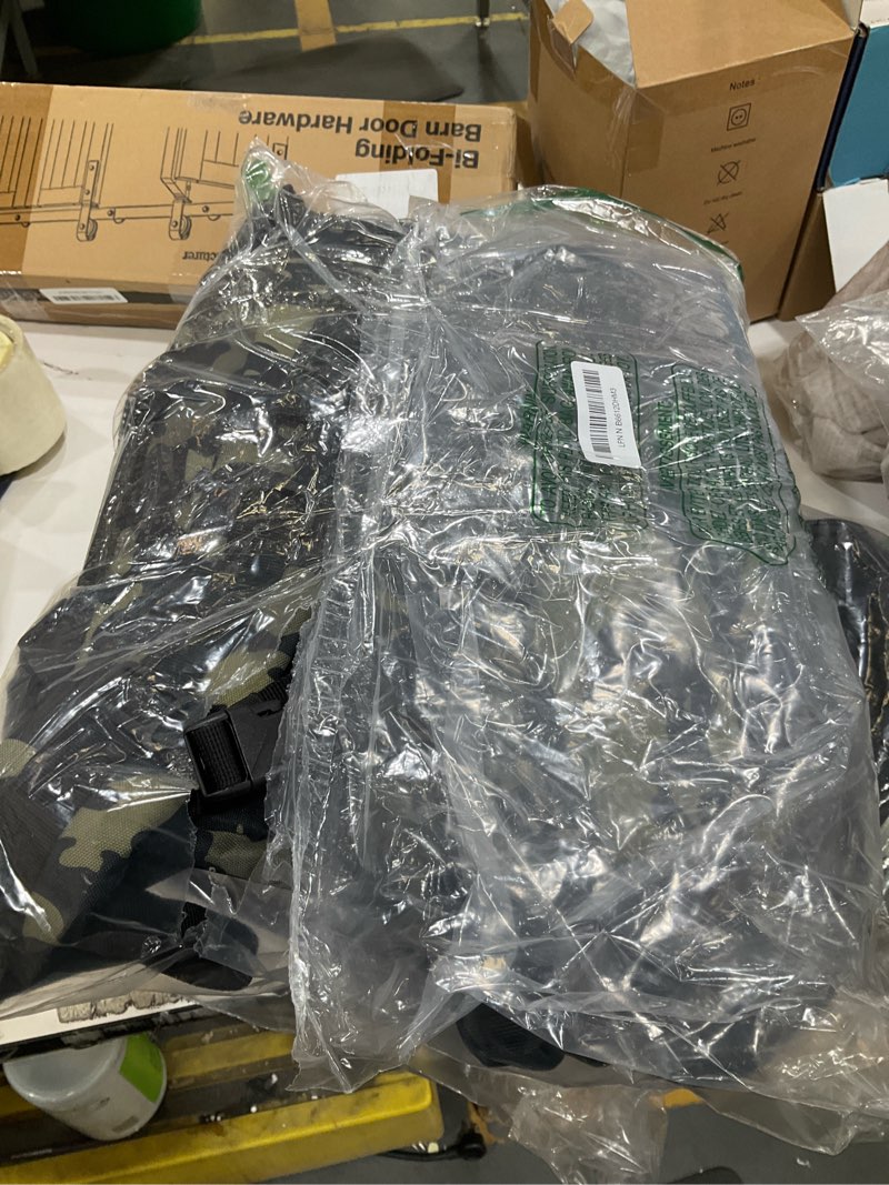 Condition photo showing Good Condition for camo backpack 