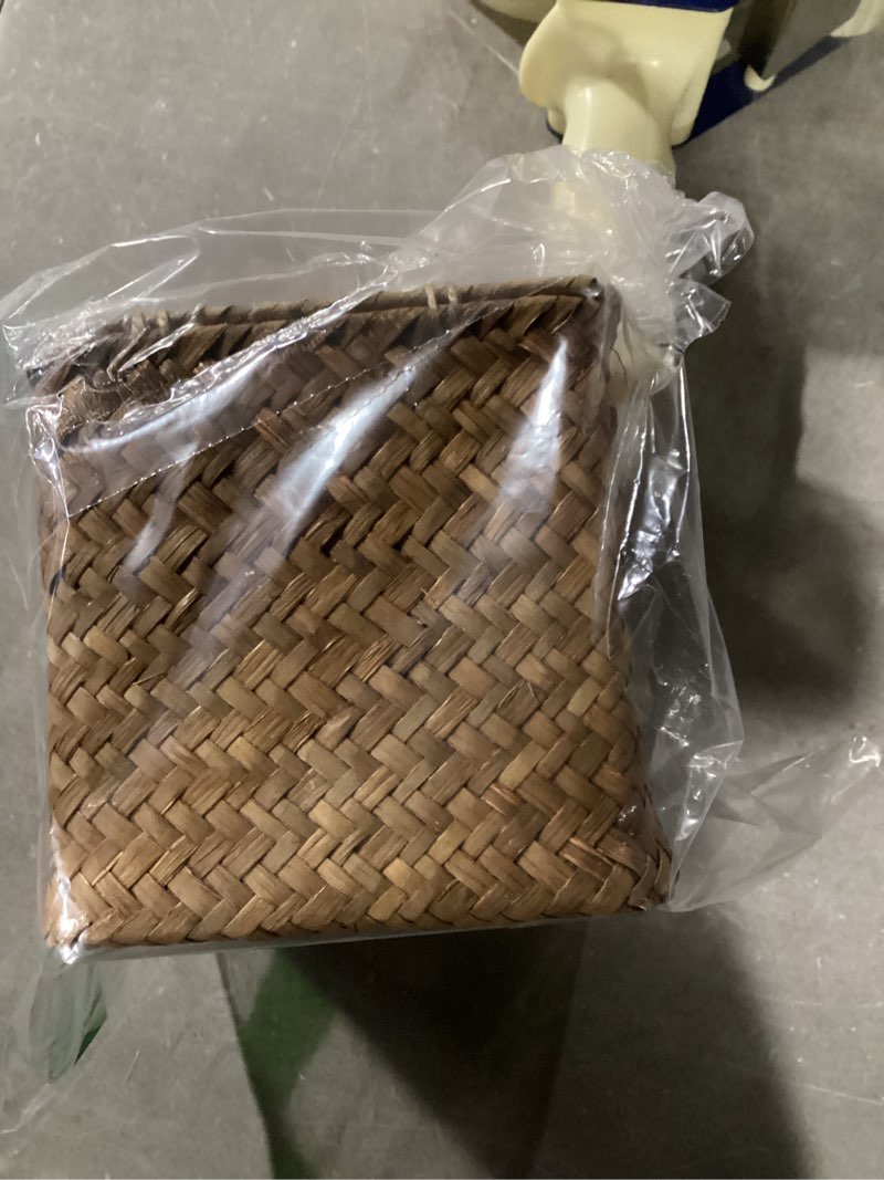 Condition photo showing Good Condition for PINXIURY Water Hyacinth Handwoven Tissue Box Cover, Natural Handmade Wicker Napkin Box Holder, Handcrafted Square Facial Tissue, Rustic Decorative on Table and Bathroom, Office, Boho Decorative Water Hyacinth Single