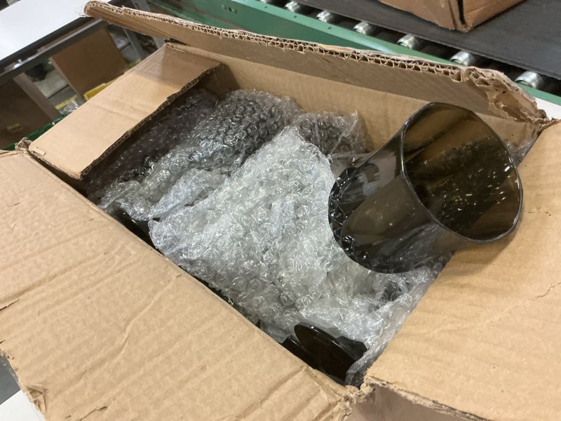 Condition photo showing Good Condition for httbeizi 48pcs 7oz black wine plastic glasses drinking champagne glasses flutes crystal vintage water unbreakable goblets for valentine’s day, halloween, wedding, parties black 48